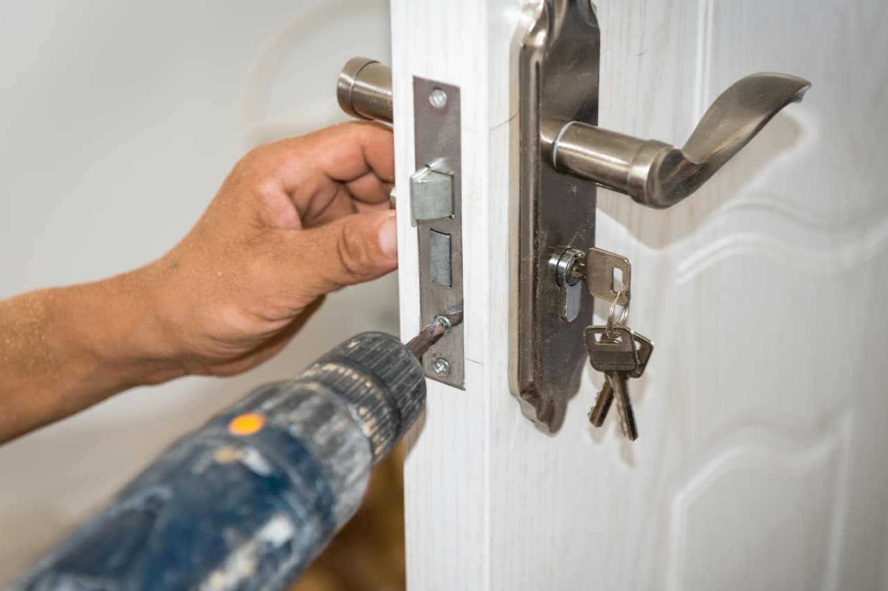 Installation de serrure de porte