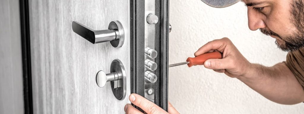 Réparation d'une serrure de porte